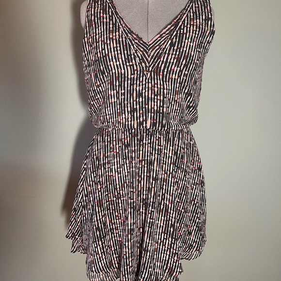 White House black market flowing short dress wedding guest - Picture 4 of 7